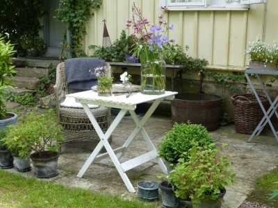 Topfgarten Kleiner Sitzplatz mit Topfpflanzen